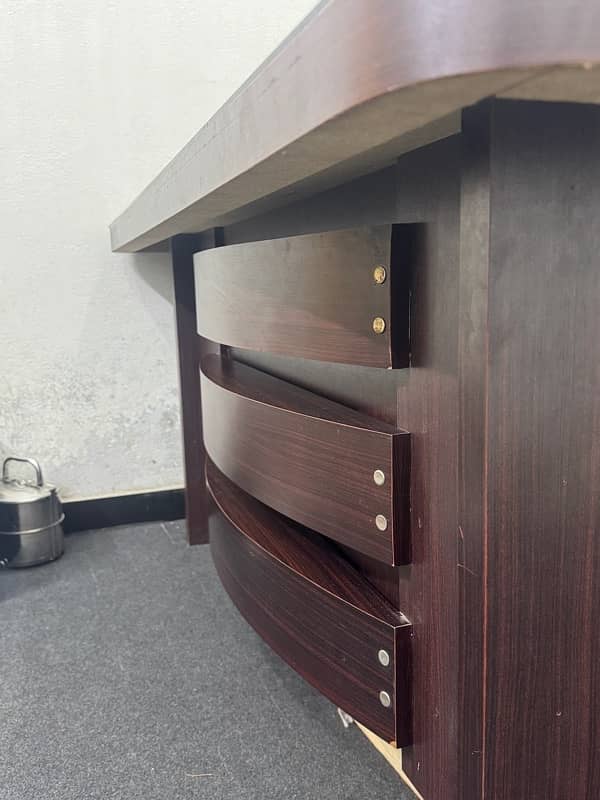 office Table For sell with mirror 4