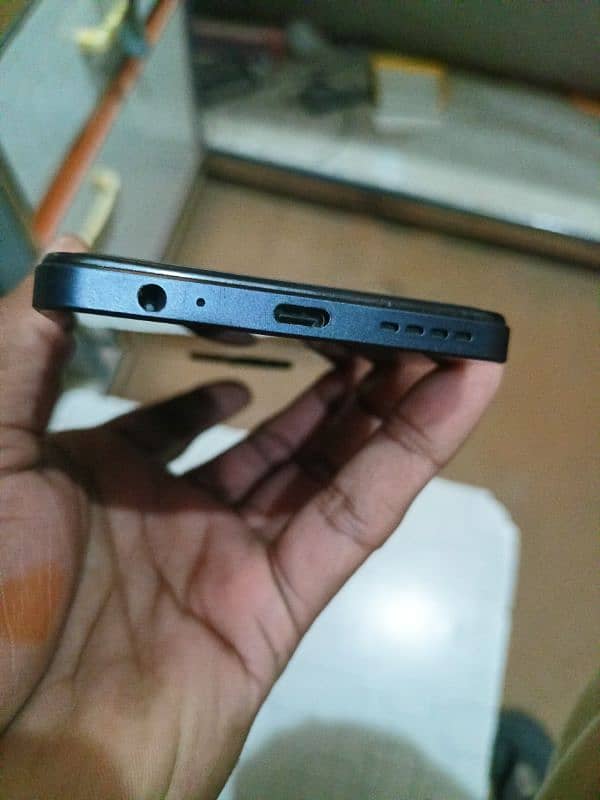 Infinix hot 30 4+4=8  128 HD 1080p 5