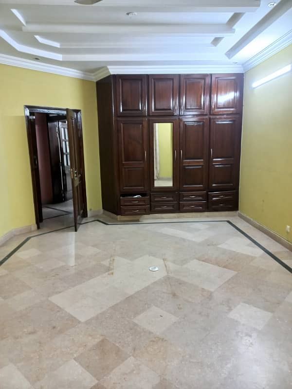 Faimly flat for rent 2nd floor mumtaz coluny gulraiz 1 0