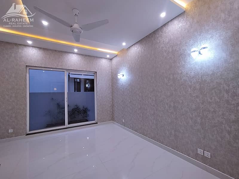 Dha Kanal Brand New Luxury Banglow Available For Sale 16