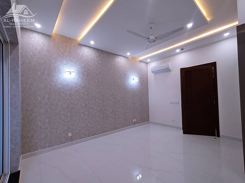 Dha Kanal Brand New Luxury Banglow Available For Sale 17