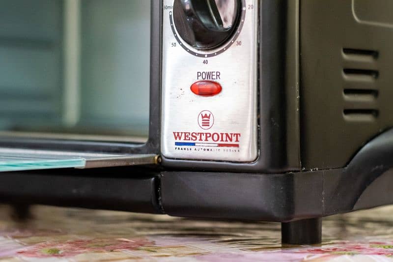 Westpoint toaster oven with rotisserie. 7