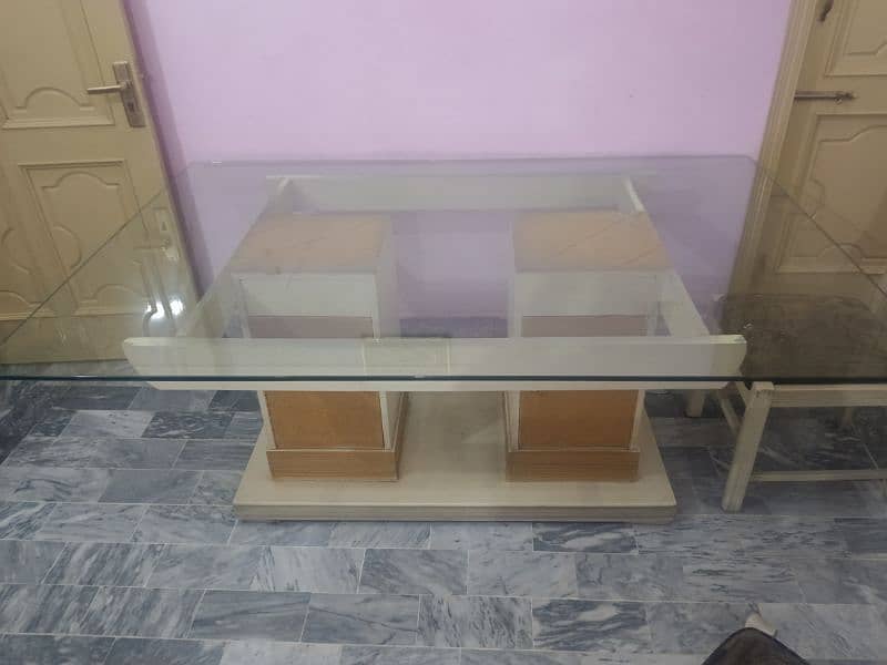 dinning table with 6 chairs in good condition 3