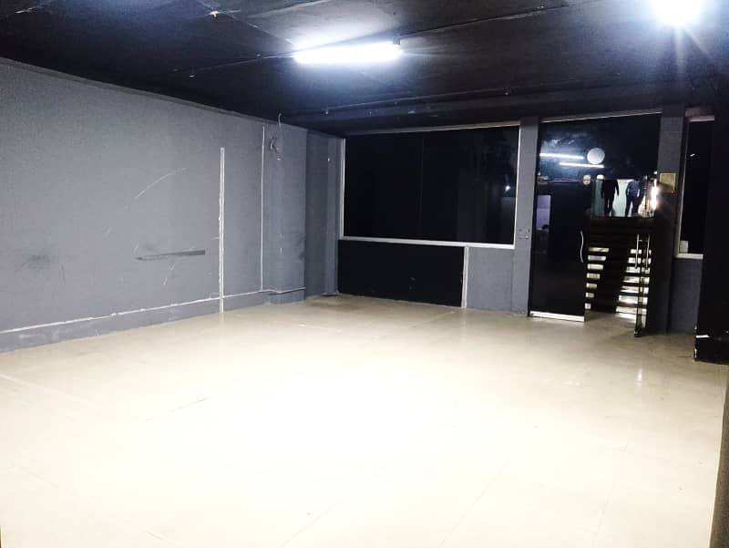 700 Sqft Coporate Office Ground Floor, Original Pics Main Boulevard Gulberg Lahore For Rent 1