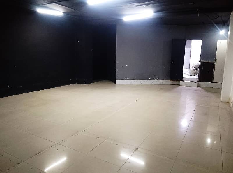 700 Sqft Coporate Office Ground Floor, Original Pics Main Boulevard Gulberg Lahore For Rent 3