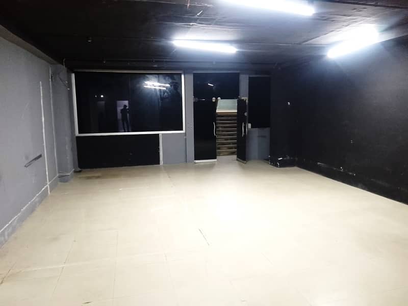 700 Sqft Coporate Office Ground Floor, Original Pics Main Boulevard Gulberg Lahore For Rent 5