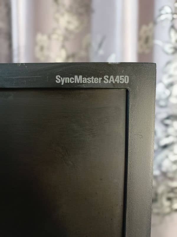 24" SAMSUNG SyncMaster LED Monitor • VGA • DVI 4