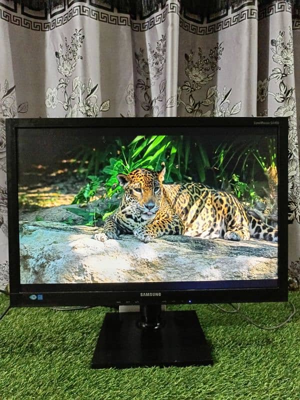 24" SAMSUNG SyncMaster LED Monitor • VGA • DVI 6