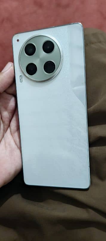 Tecno camon 30   12+6/256 GB 0