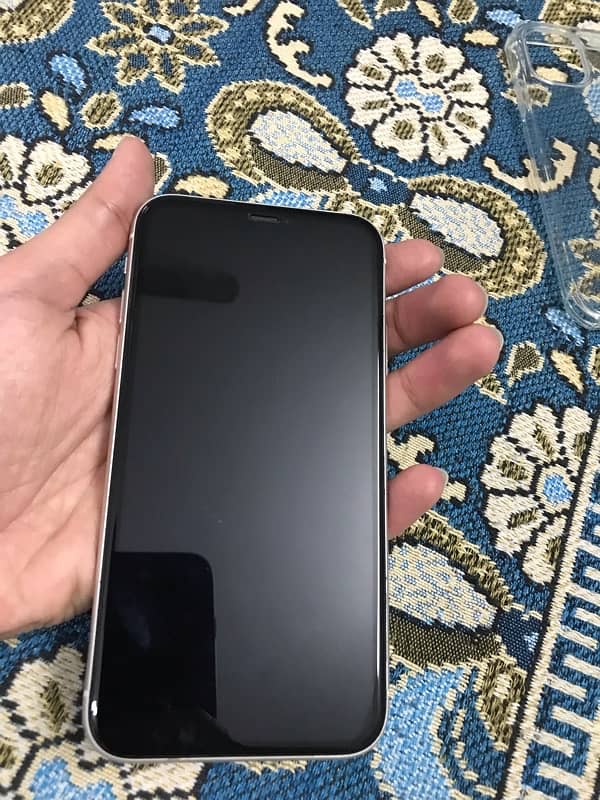 iPhone 11 64gb Non PTA White Good Condition 2