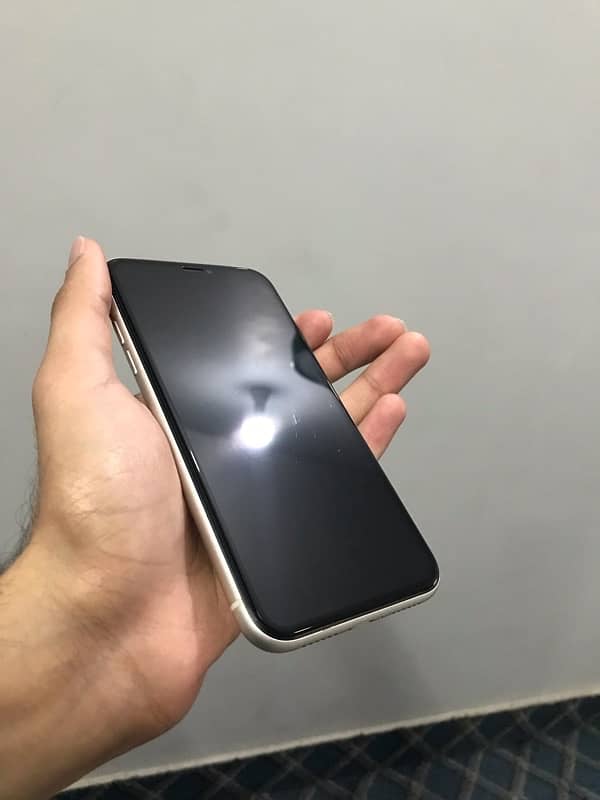 iPhone 11 64gb Non PTA White Good Condition 7