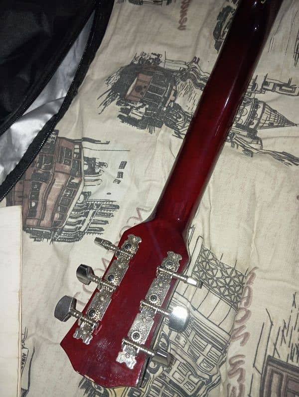 10/10 condition Guitar 1