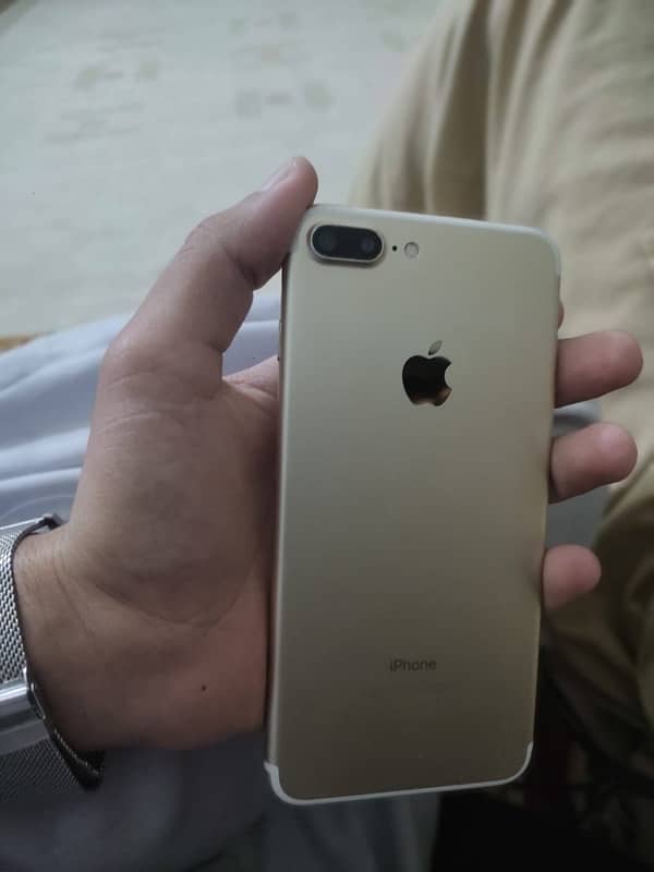 I phone 7 plus (128GB) exchange possible 3