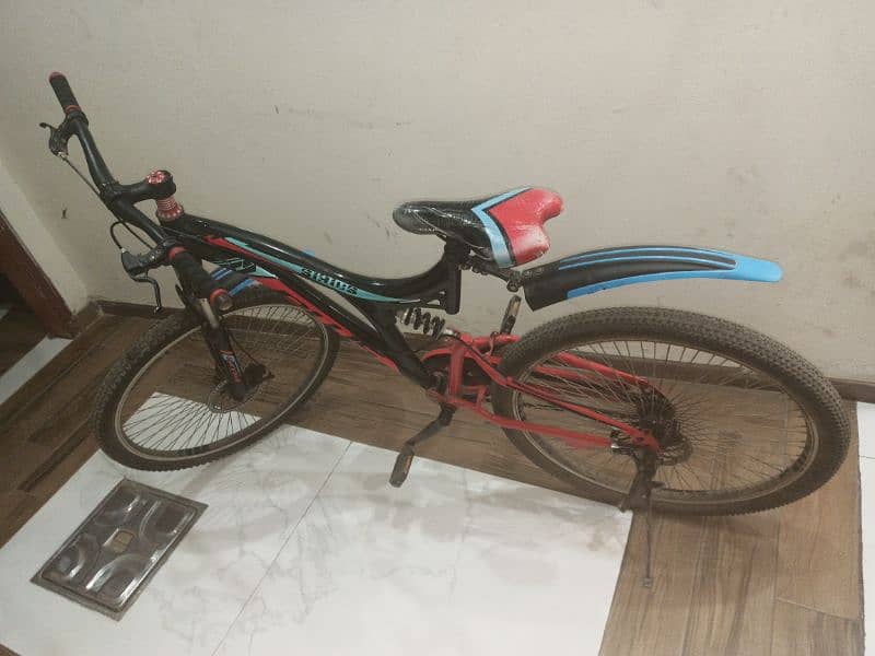 cycle Almost new 10/10 condition with shocks and disk breaks 0