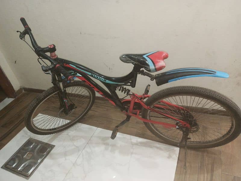 cycle Almost new 10/10 condition with shocks and disk breaks 1