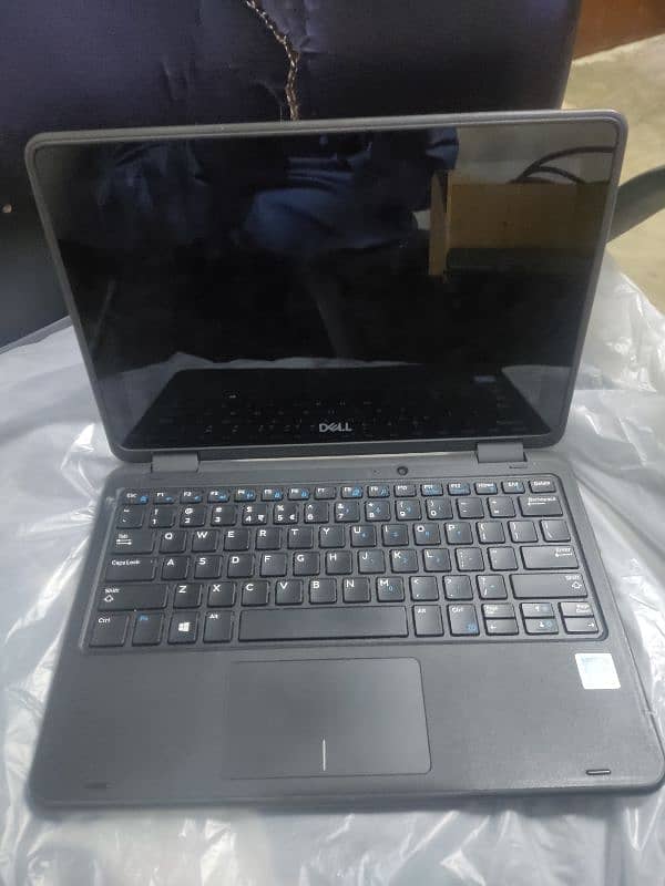 Dell latitude 3190 laptop touch & folding screen 0