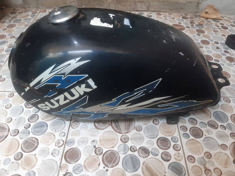 Suzuki 150 Fuel tank 0