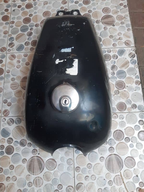 Suzuki 150 Fuel tank 4