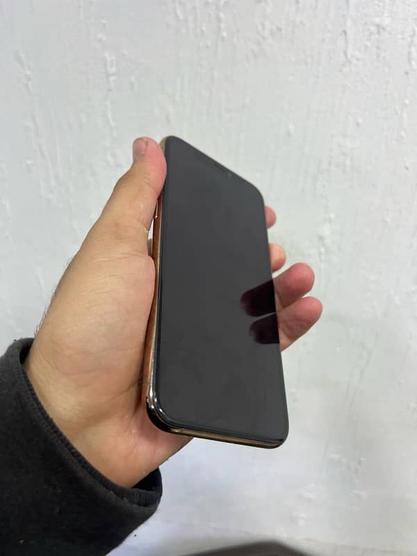 iphone 11 pro dual sim PTA                             12 13 14 15 16 1