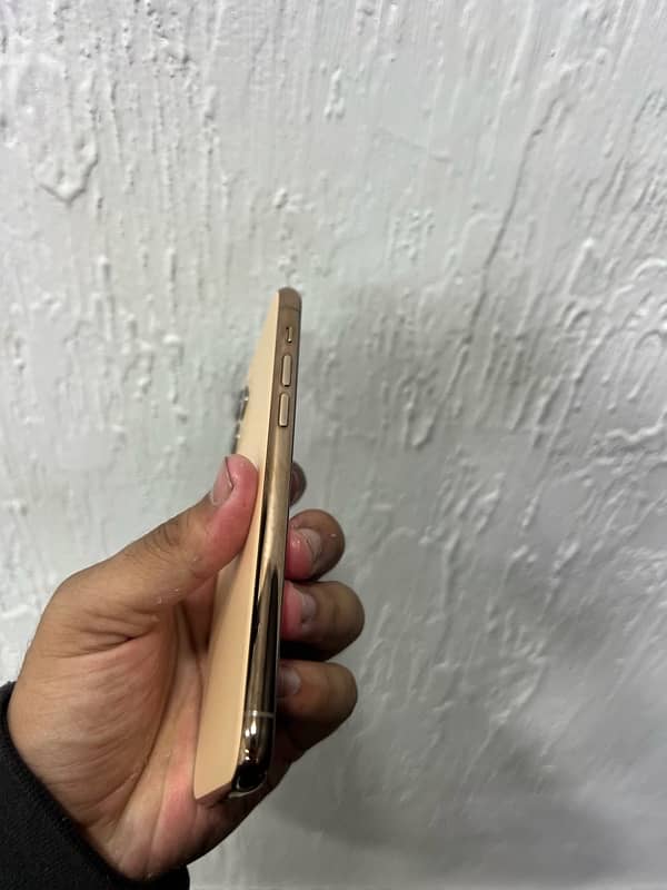 iphone 11 pro dual sim PTA                             12 13 14 15 16 2