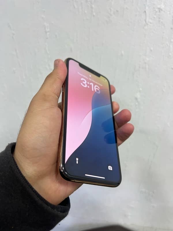 iphone 11 pro dual sim PTA                             12 13 14 15 16 5