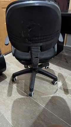 A Computer Table With Chair