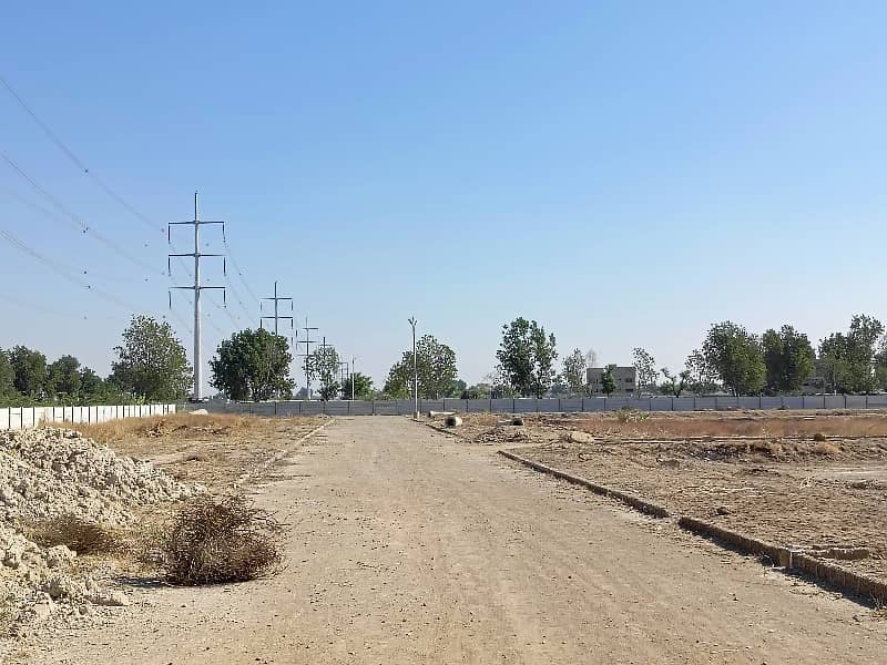 400 sq yard corner plot for sale in PIR AHMED ZAMAN TOWN 7