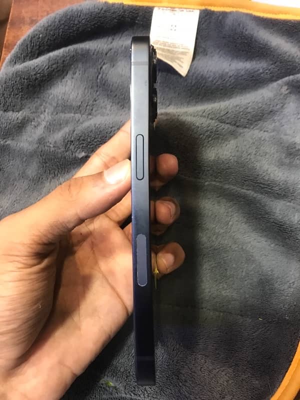 iPhone 13 128GB JV LOCK  10/10 Condition 1