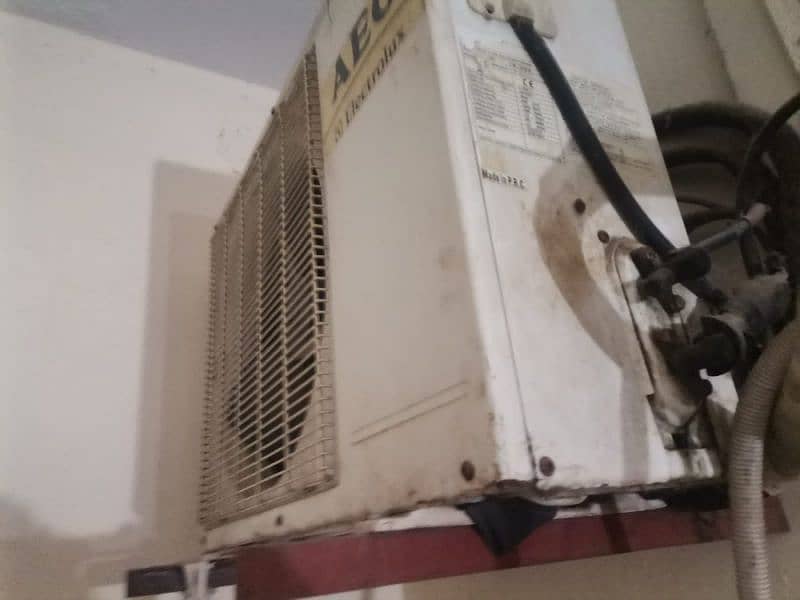 split Ac 9000 BTU pone TON import. AEG Company 1