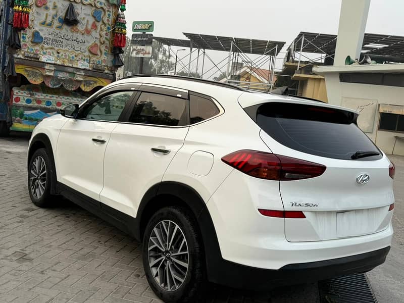 Hyundai Tucson FWD 2021 4