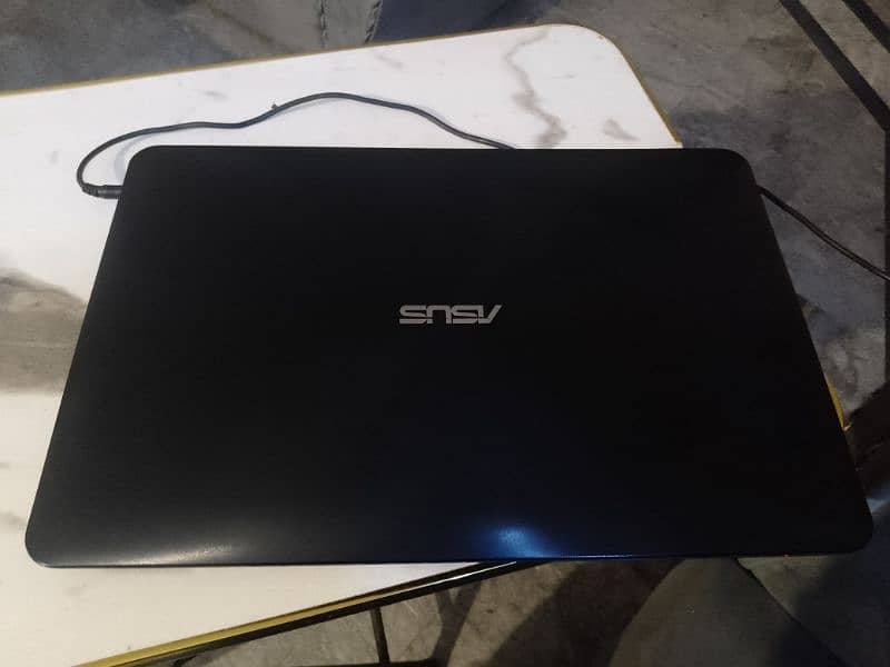 Asus laptop hardly used, urgent sale 1