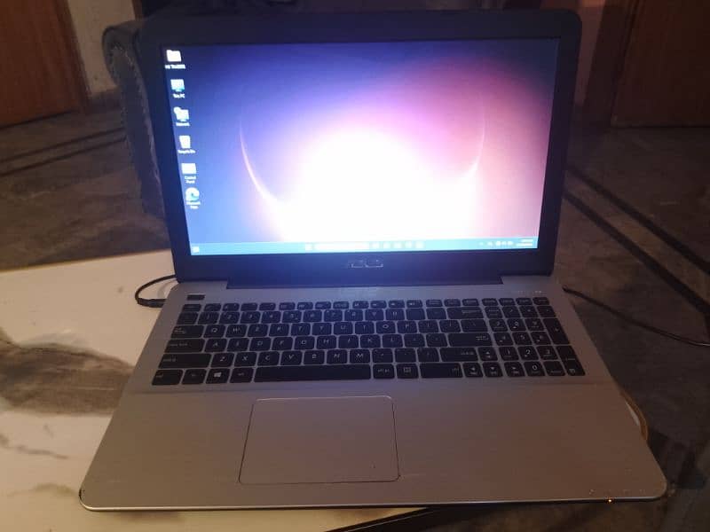 Asus laptop hardly used, urgent sale 4