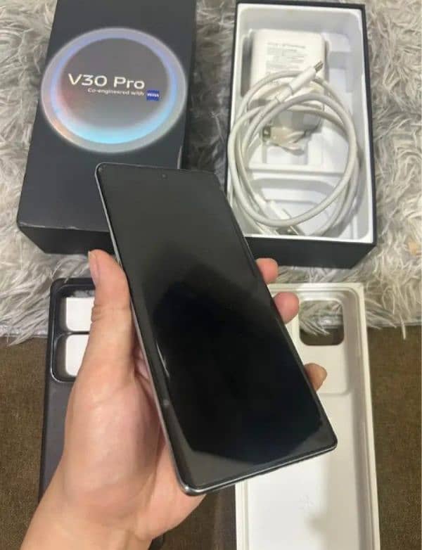 vivo v30 pro 12/512 GB 03230374234 My whatsapp number 1