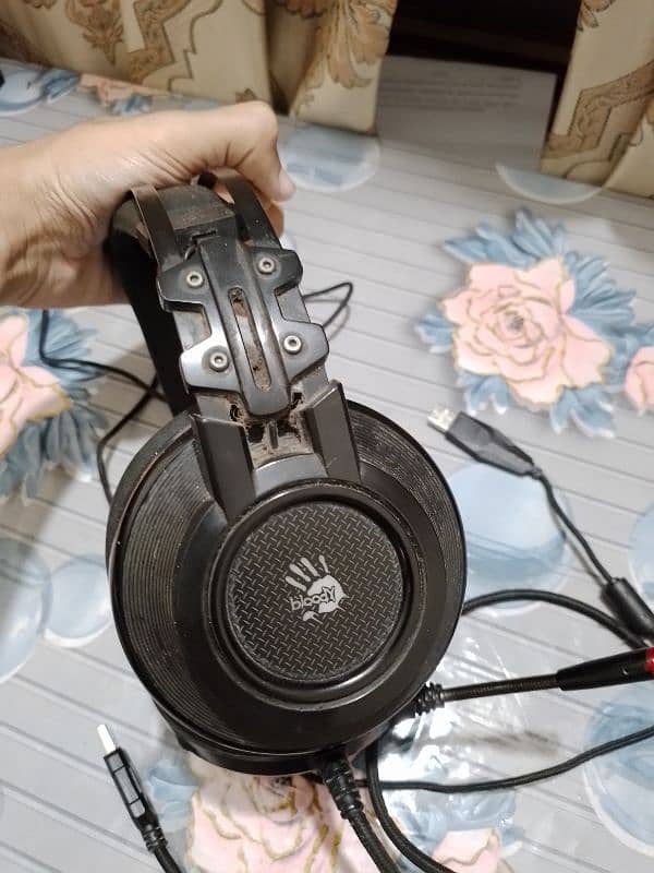 Bloody G525 headphones (new = 6000 pkr) 2