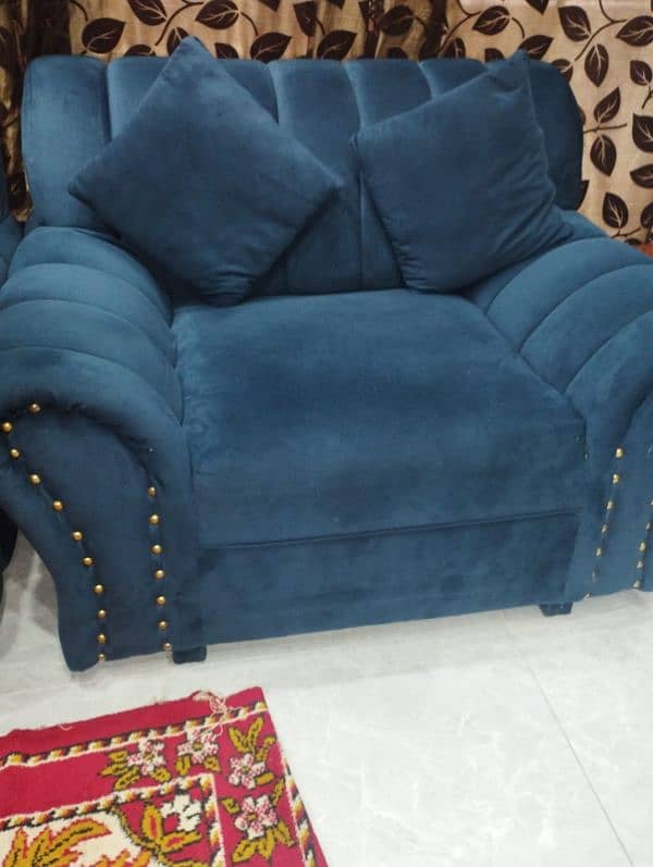 7 seater sofa set. 3