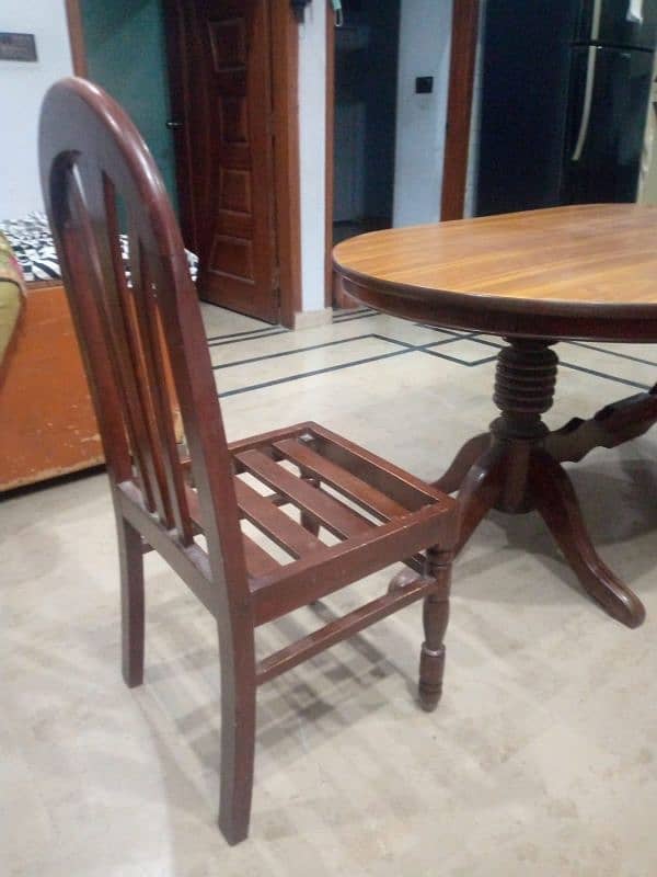 Dining table with 6 chairs without cushions 1