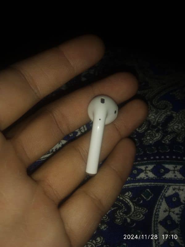 Copy of Apple earbuds 1