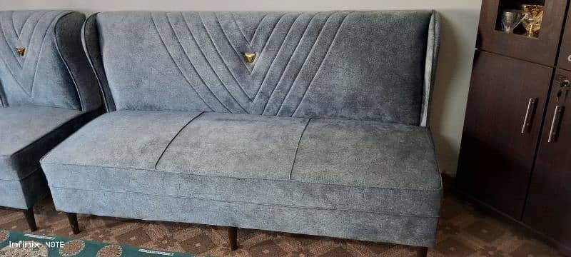 5 Seater sofa set. 3