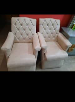 pair 2  lounge chairs