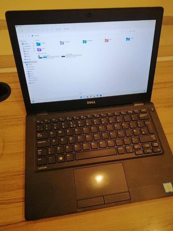 Dell latitude corei5 7generation RAM 8gb 256gb 1