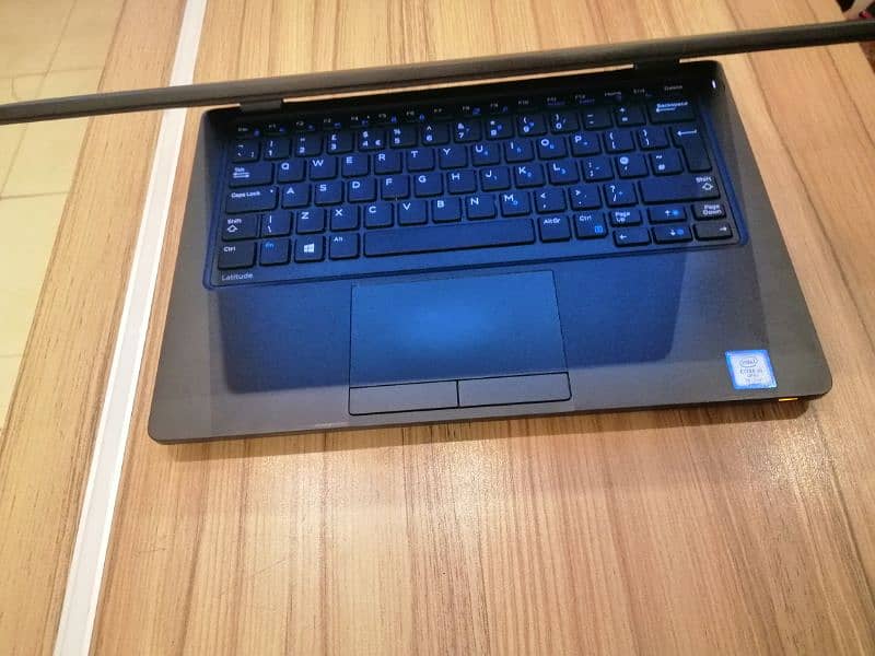 Dell latitude corei5 7generation RAM 8gb 256gb 2