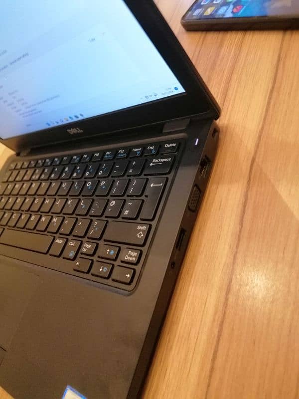 Dell latitude corei5 7generation RAM 8gb 256gb 3