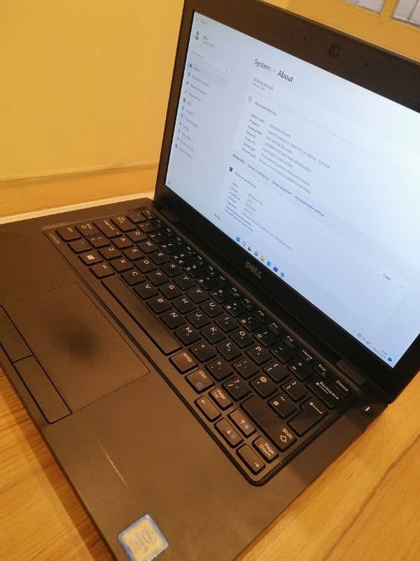 Dell latitude corei5 7generation RAM 8gb 256gb 5