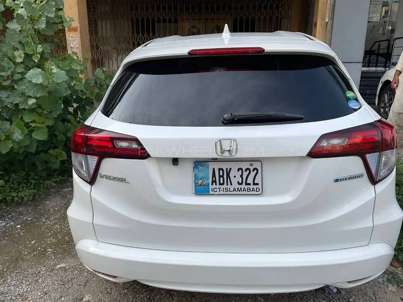 Honda Vezel Hybrid X 2015 1