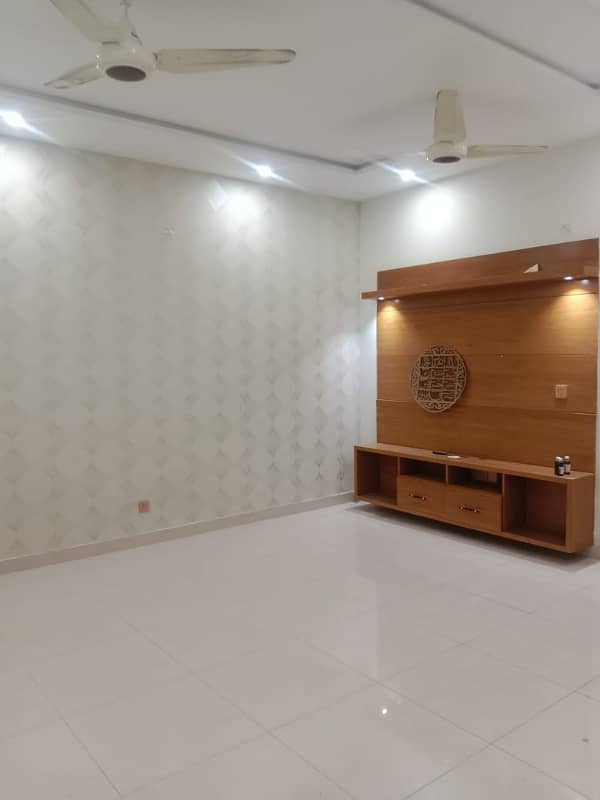 10Marla Like Brand new House in Dha Phase 8 For rent Direct approach to ring road and Allama iqbal air port 12