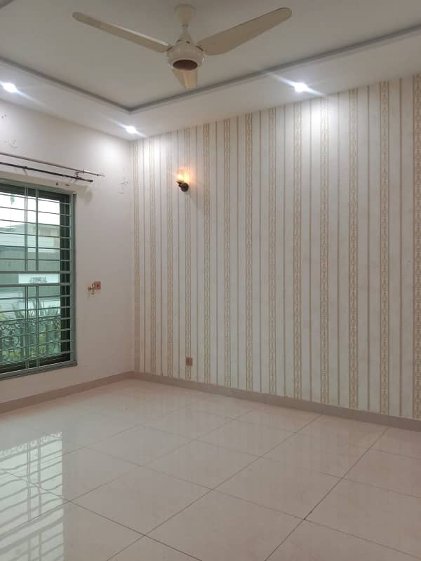 10Marla Like Brand new House in Dha Phase 8 For rent Direct approach to ring road and Allama iqbal air port 13