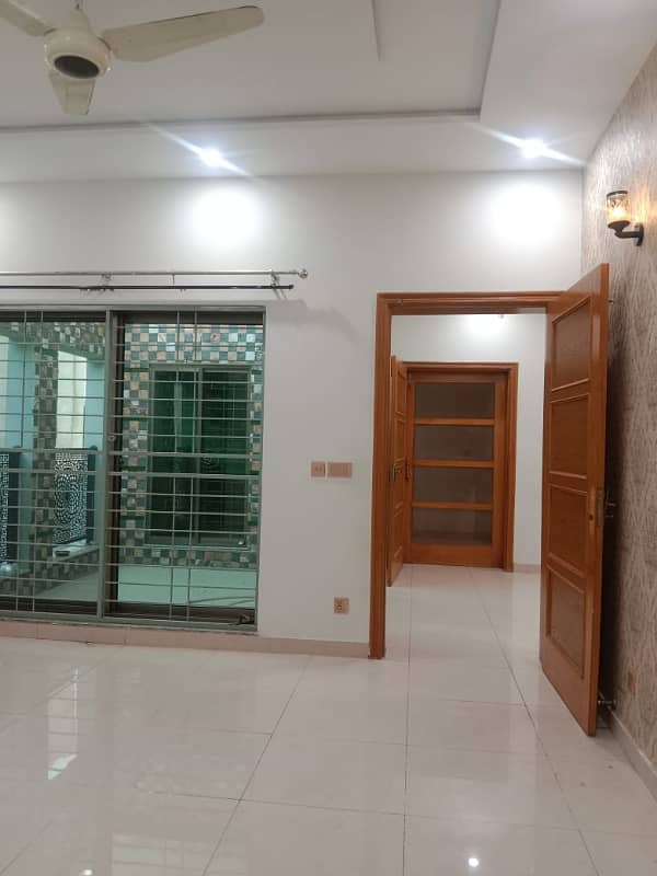 10Marla Like Brand new House in Dha Phase 8 For rent Direct approach to ring road and Allama iqbal air port 16