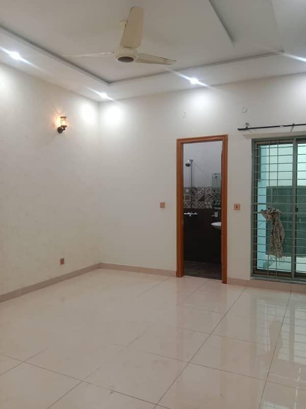 10Marla Like Brand new House in Dha Phase 8 For rent Direct approach to ring road and Allama iqbal air port 17