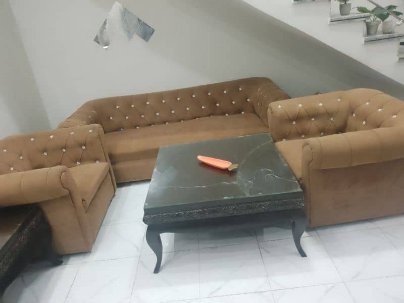 selling sofa's 0