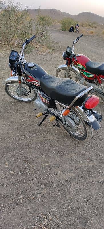 Honda 125 black colour 1